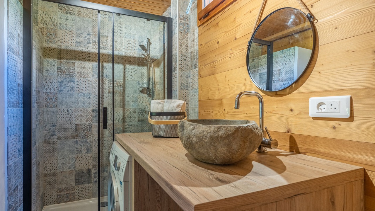 Photo of Bathroom in Thones