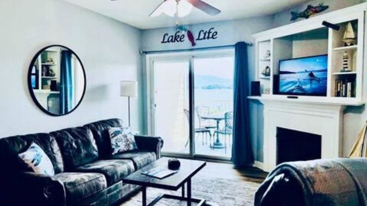 Photo of Livingroom in Smith Mountain Lake