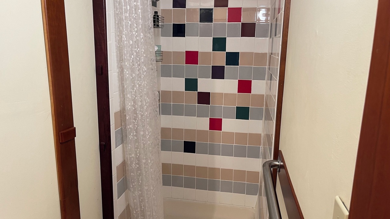 Photo of Bathroom in Booneville
