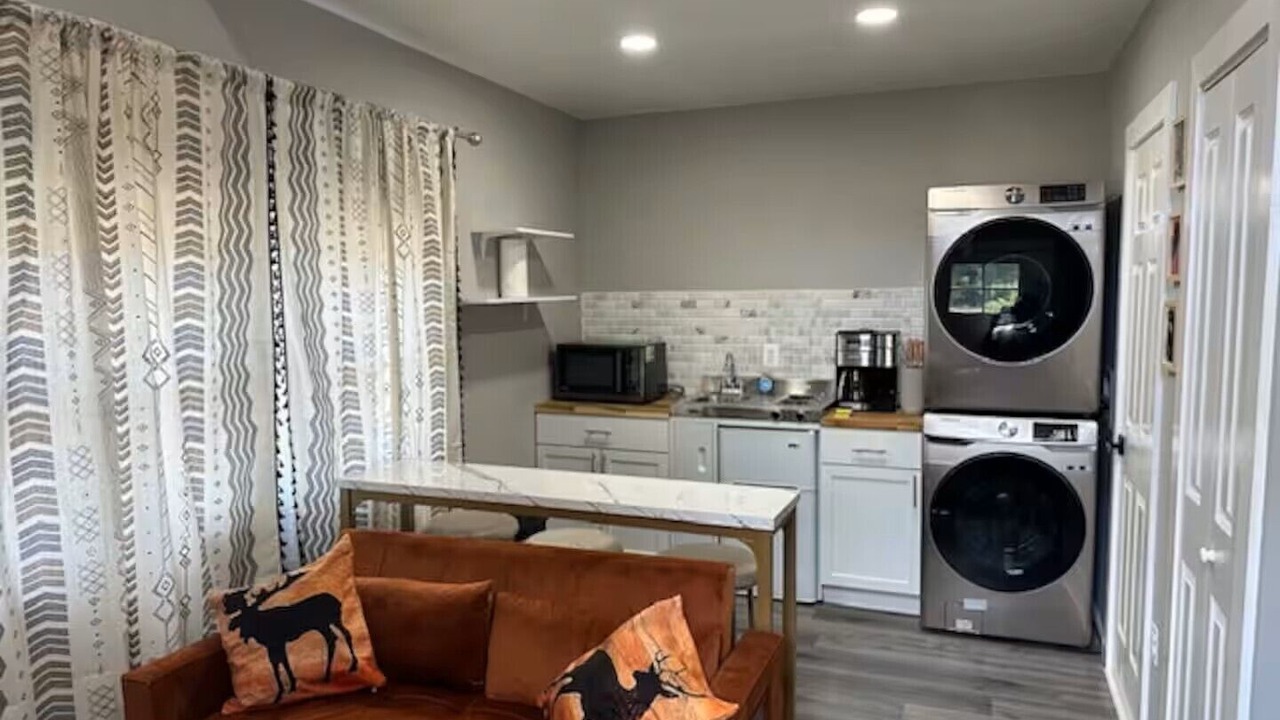 Photo of Livingroom in McHenry