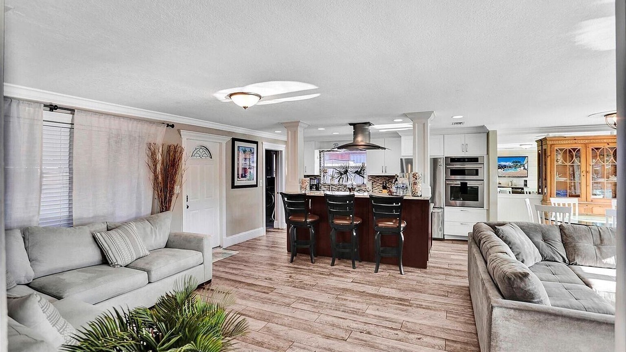 Photo of Livingroom in Garden Isles