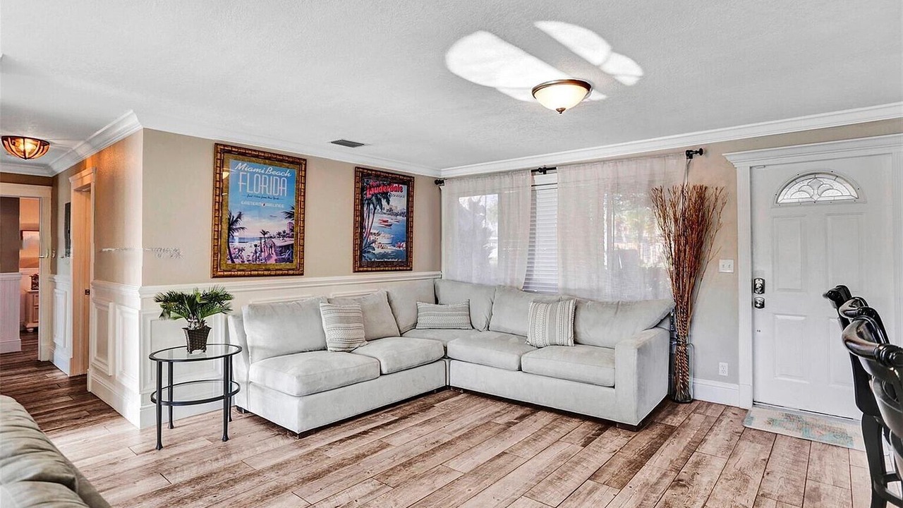 Photo of Livingroom in Garden Isles