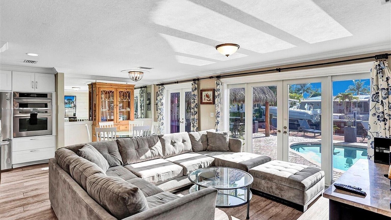 Photo of Livingroom in Garden Isles