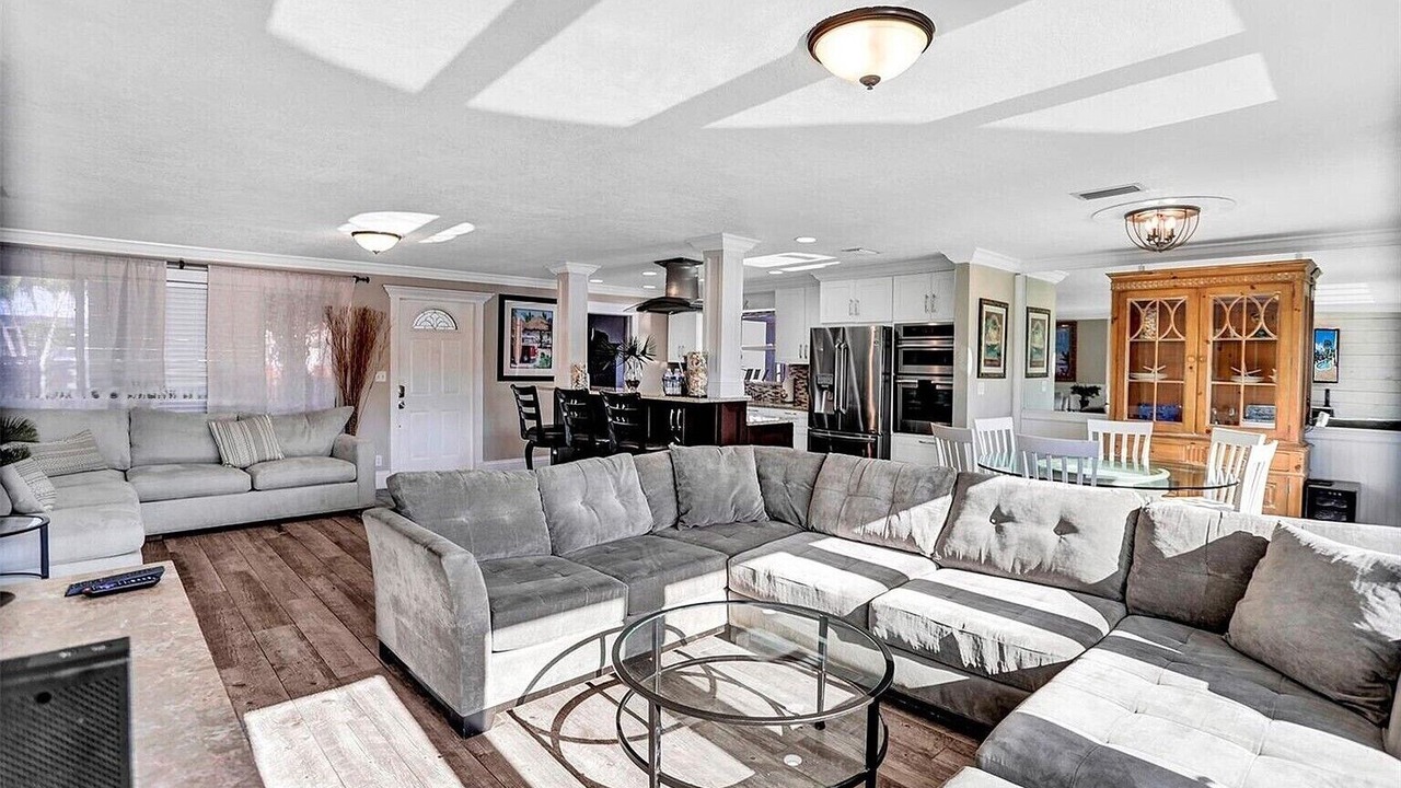 Photo of Livingroom in Garden Isles
