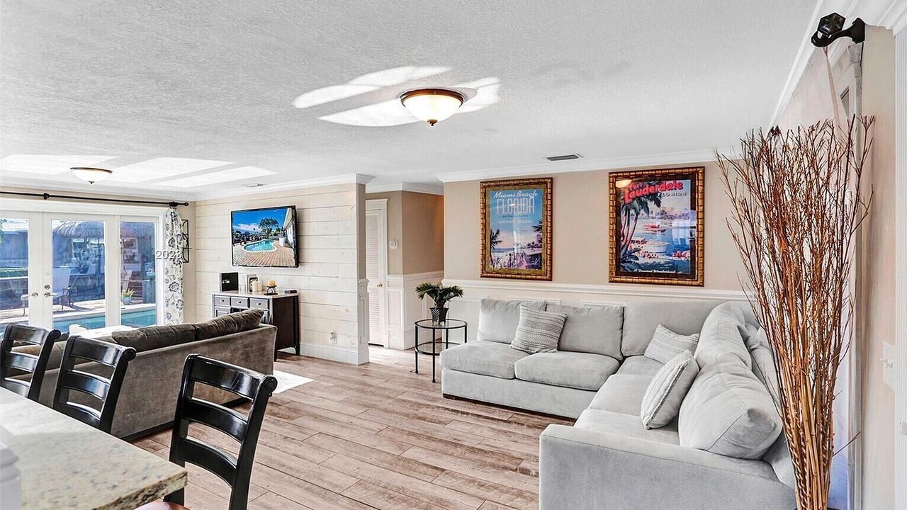 Photo of Livingroom in Garden Isles