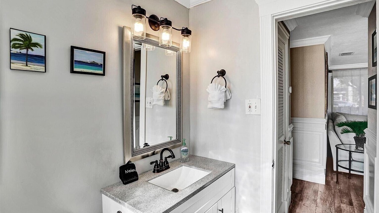 Photo of Bathroom in Garden Isles