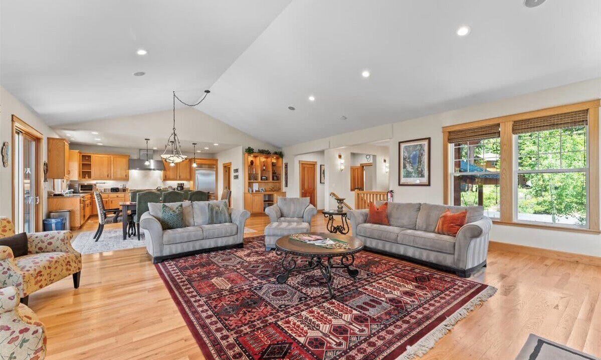 Photo of Livingroom in Kingswood Estates