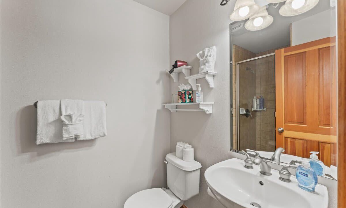 Photo of Bathroom in Kingswood Estates