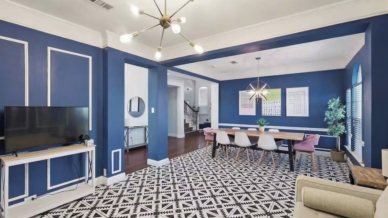 Photo of Livingroom in Northwest Carrollton