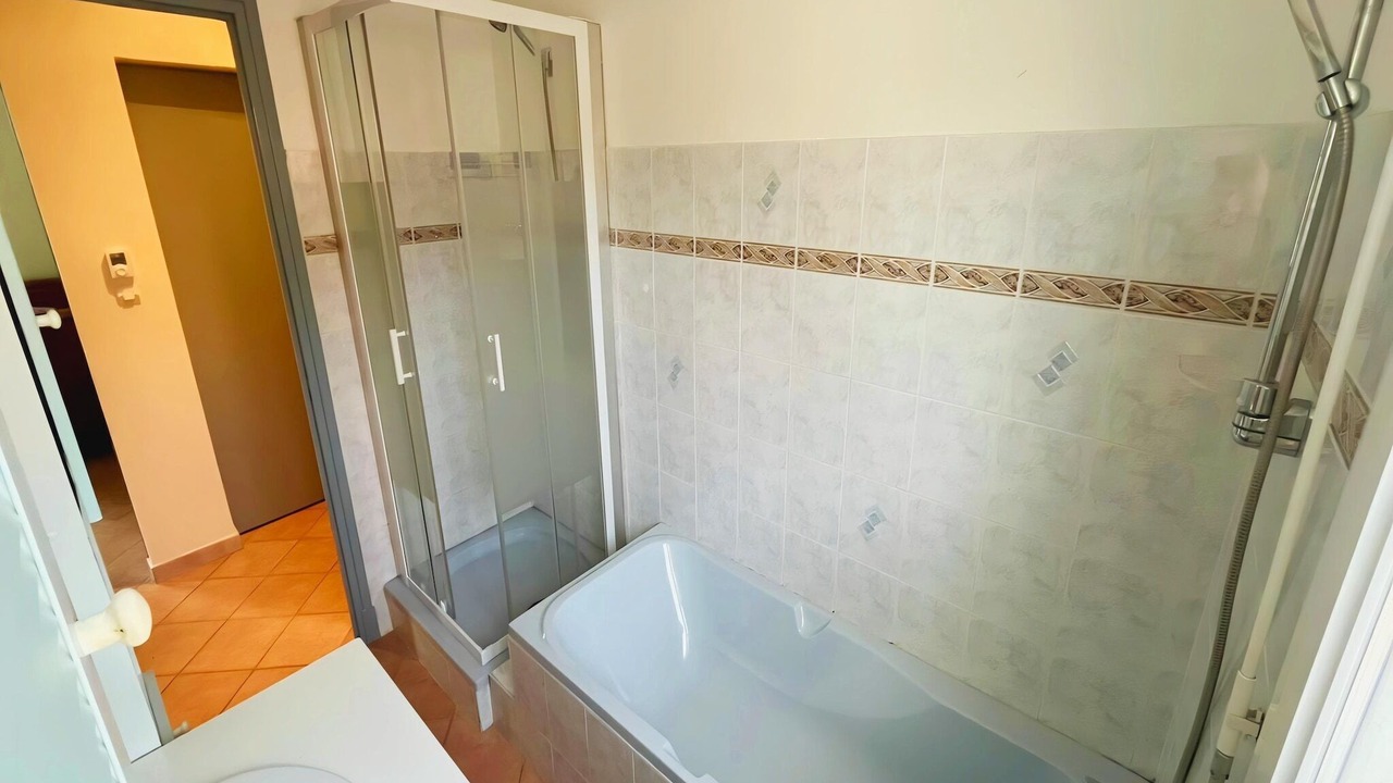 Photo of Bathroom in Saint-Denis