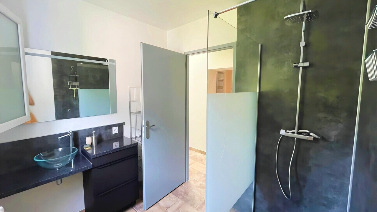 Photo of Bathroom in Saint-Denis