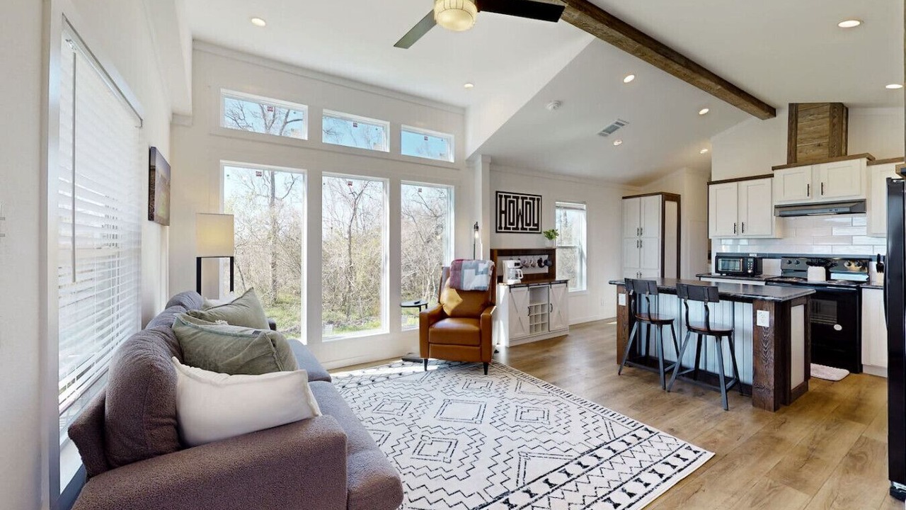 Photo of Livingroom in Somerville