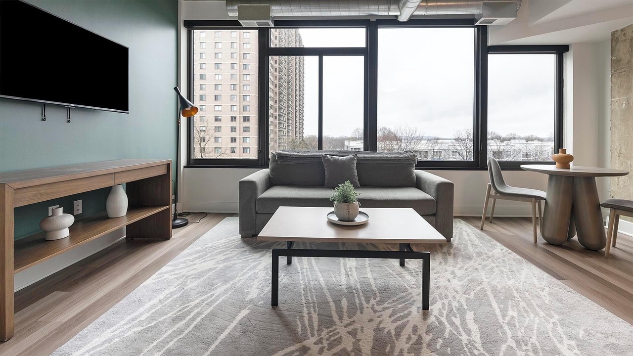 Photo of Livingroom in Baileys Crossroads