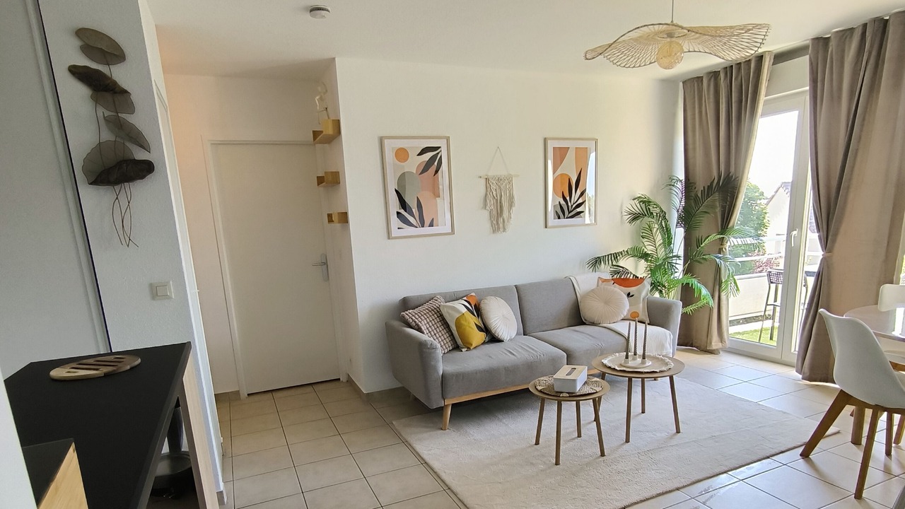 Photo of Livingroom in Pin - Vert Galant