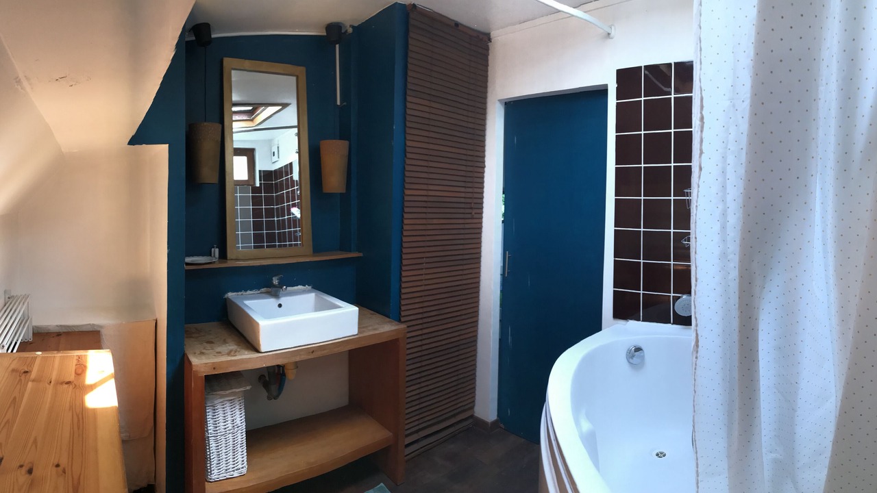 Photo of Bathroom in Minimes - Barriere de Paris