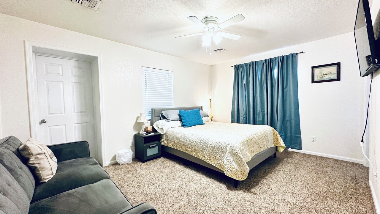 Photo of Bedroom in Solomon