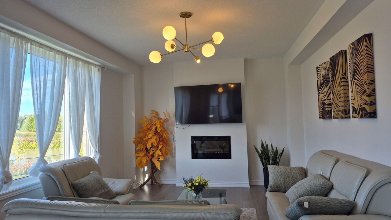 Photo of Livingroom in Wasaga Beach