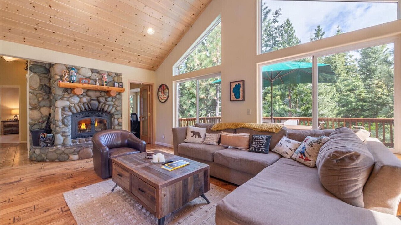Photo of Livingroom in Comstock Acres