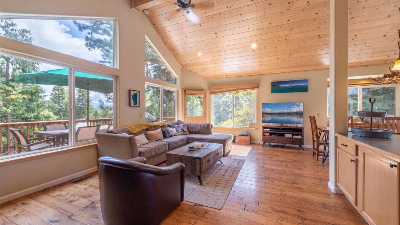 Photo of Livingroom in Comstock Acres