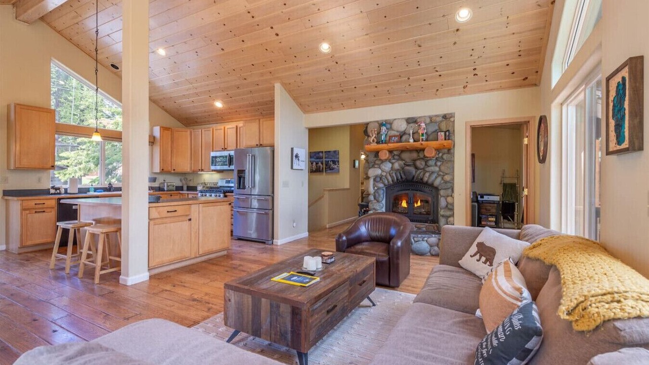 Photo of Livingroom in Comstock Acres