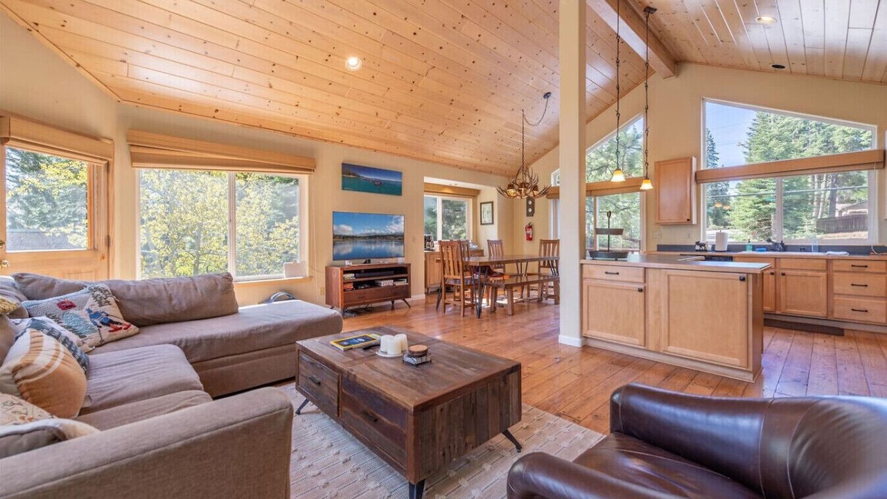 Photo of Livingroom in Comstock Acres