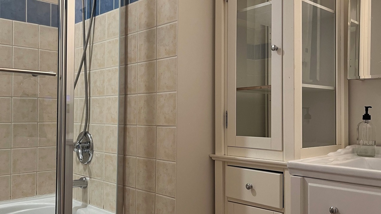Photo of Bathroom in Laprairie