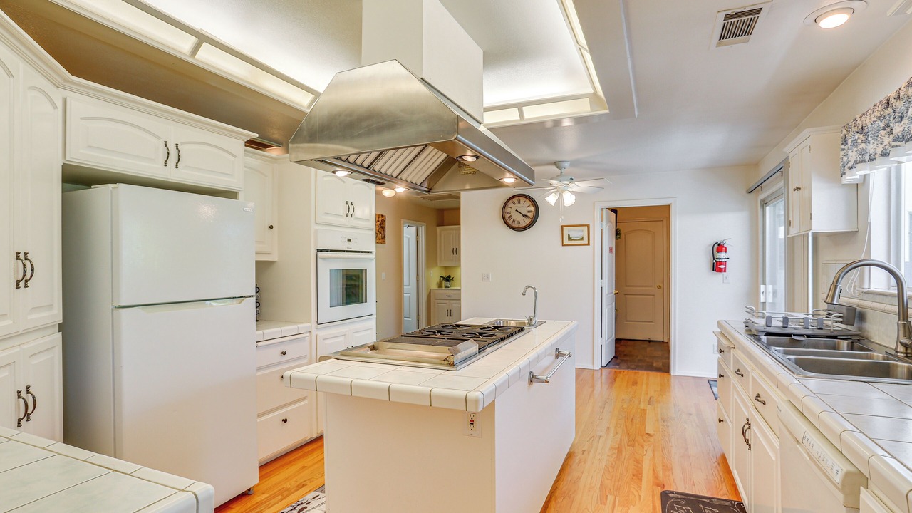 Photo of Others in Happy Valley