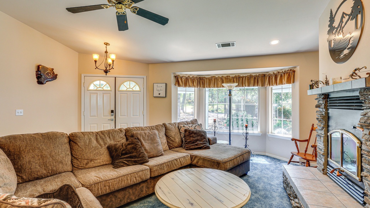 Photo of Livingroom in Happy Valley