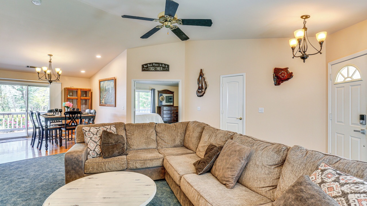 Photo of Livingroom in Happy Valley