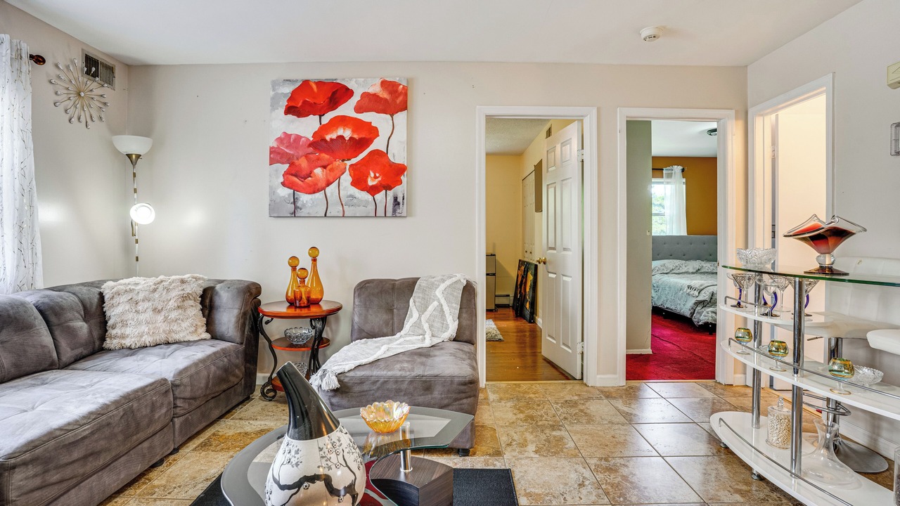 Photo of Livingroom in Alden Manor
