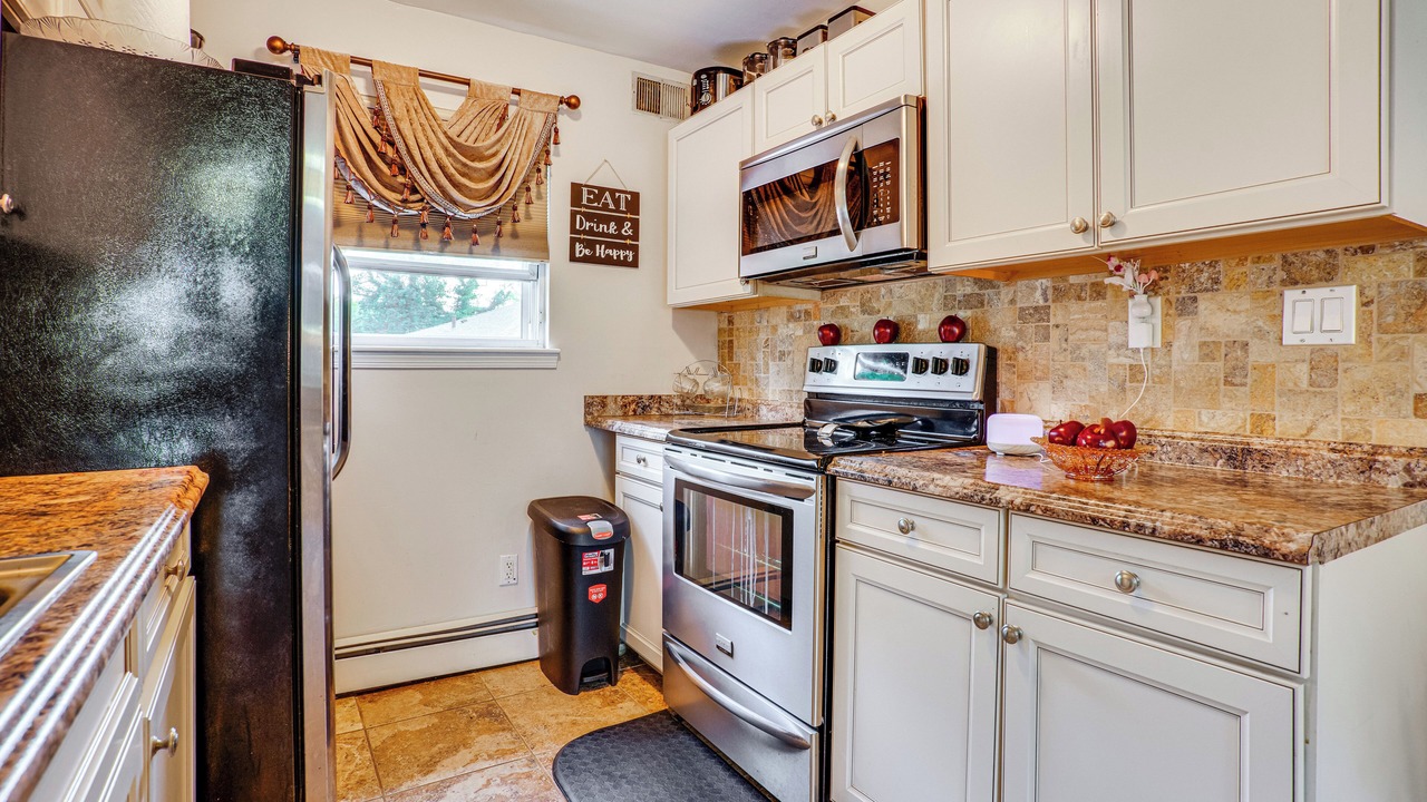 Photo of Kitchen in Alden Manor