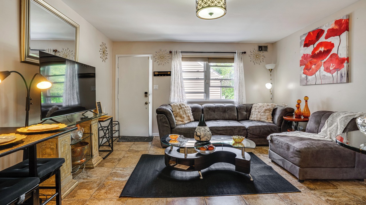 Photo of Livingroom in Alden Manor