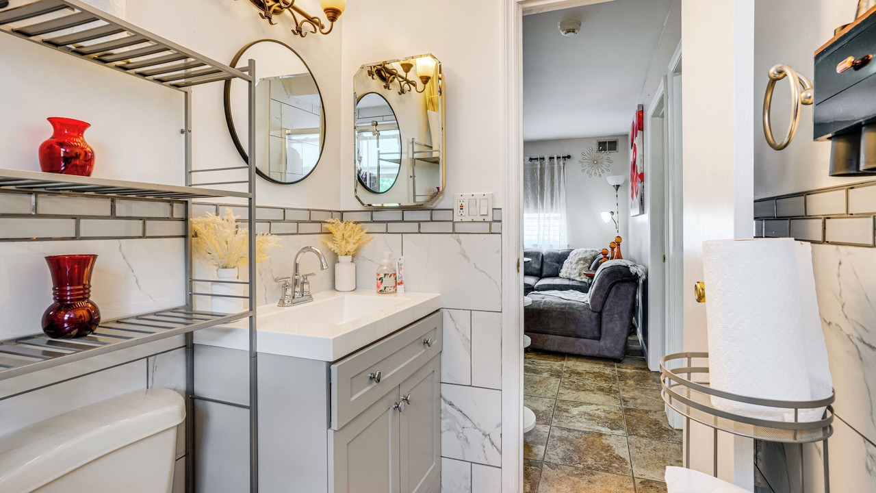 Photo of Bathroom in Alden Manor