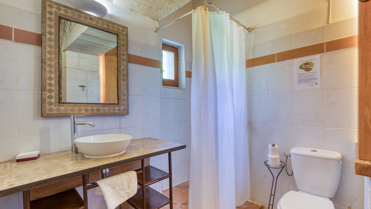 Photo of Bathroom in Notre-Dame-de-Londres