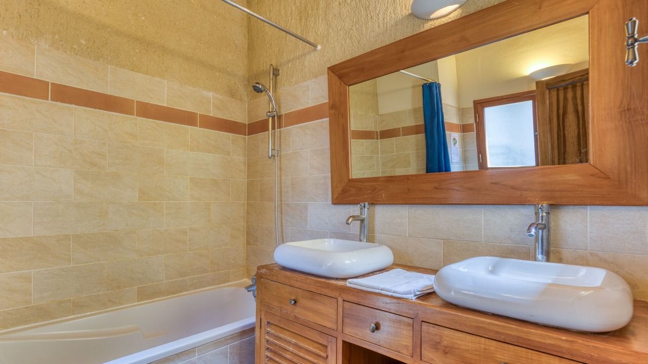 Photo of Bathroom in Notre-Dame-de-Londres