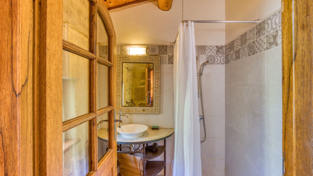 Photo of Bathroom in Notre-Dame-de-Londres