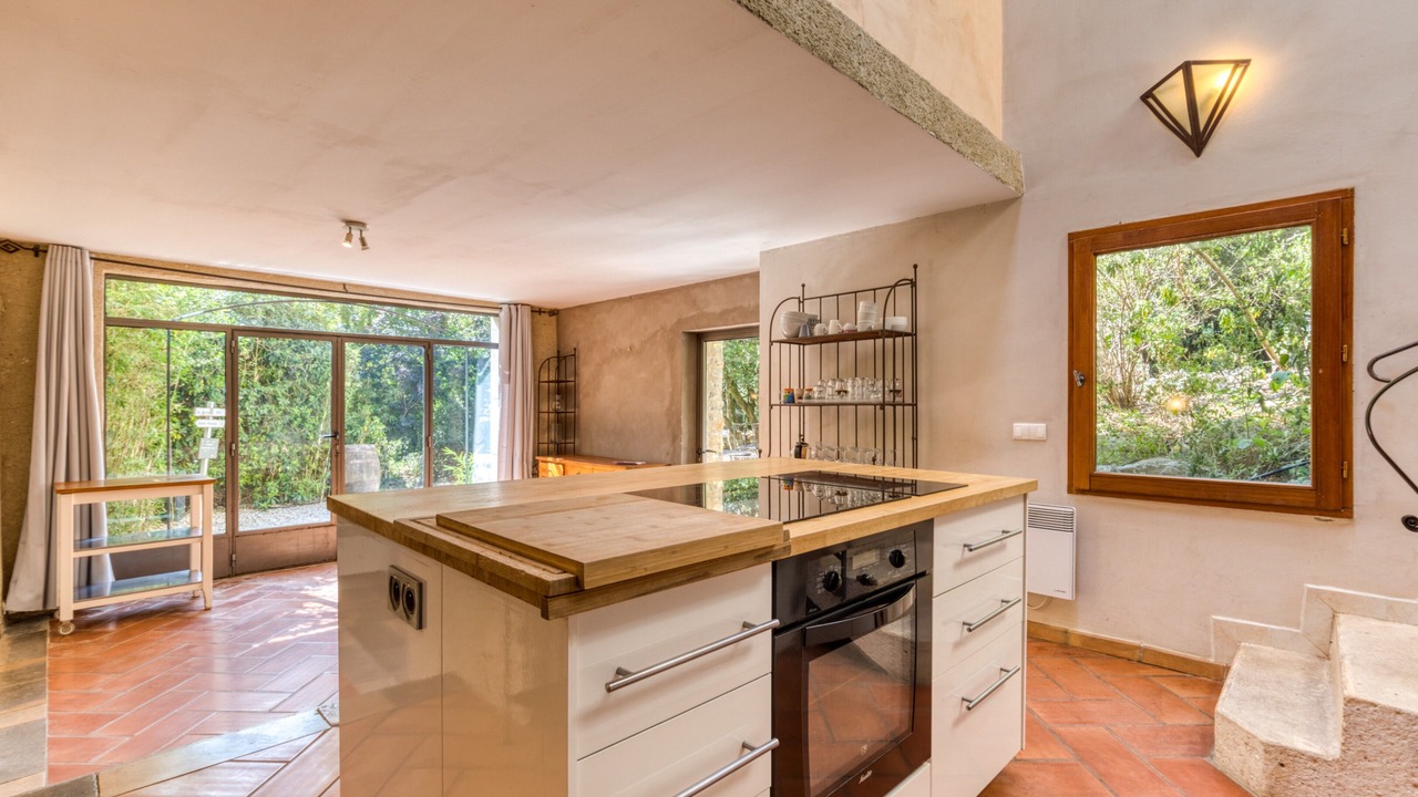Photo of Kitchen in Notre-Dame-de-Londres