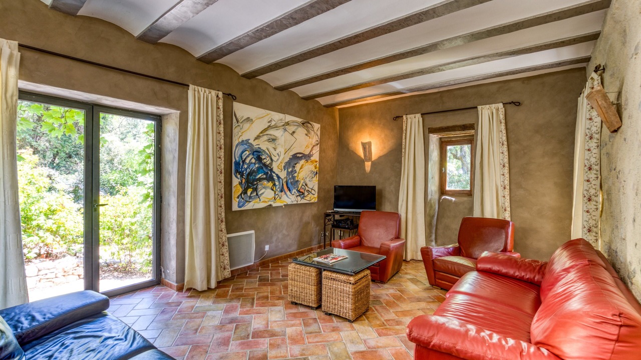 Photo of Livingroom in Notre-Dame-de-Londres
