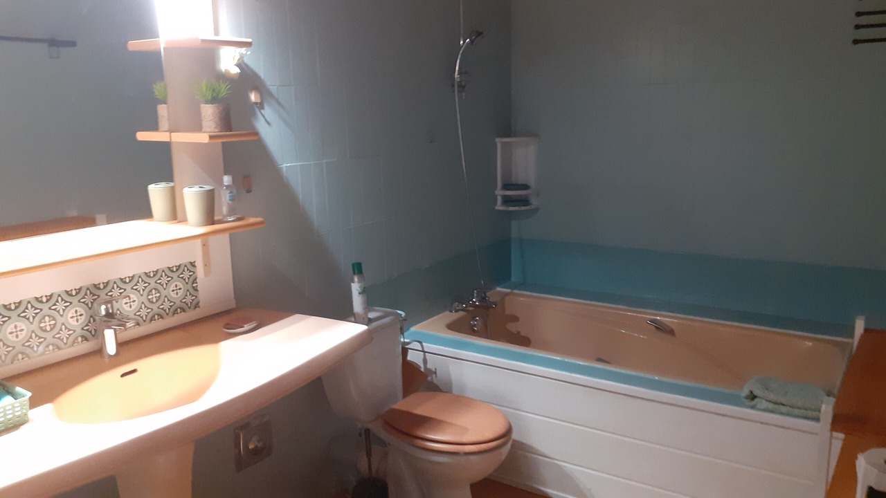 Photo of Bathroom in Lesperon