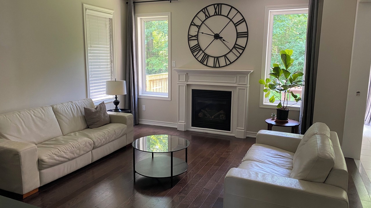 Photo of Livingroom in Bowmanville