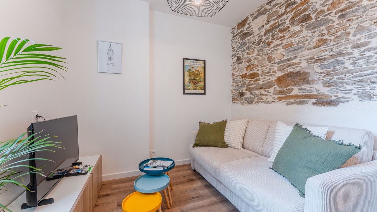 Photo of Livingroom in Republique - Les Ponts