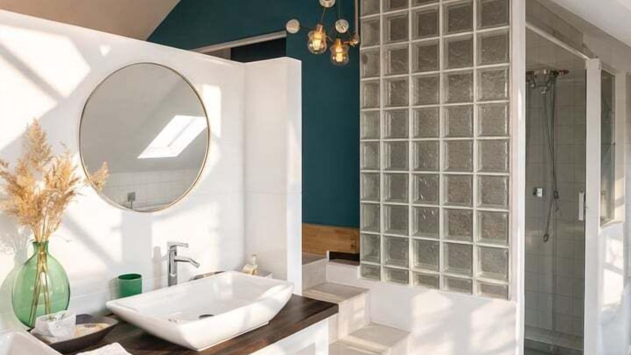 Photo of Bathroom in Saint-Cyr-sur-Loire