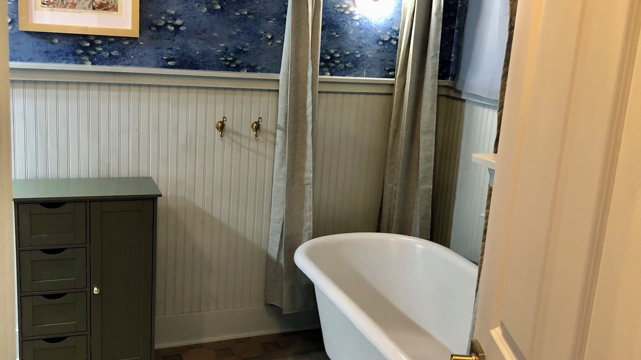Photo of Bathroom in West Central