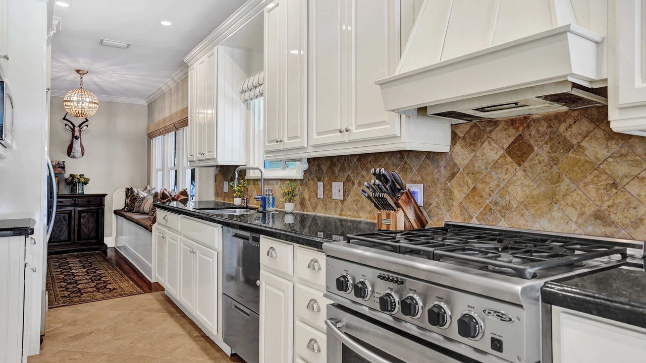 Photo of Kitchen in Colee Hammock