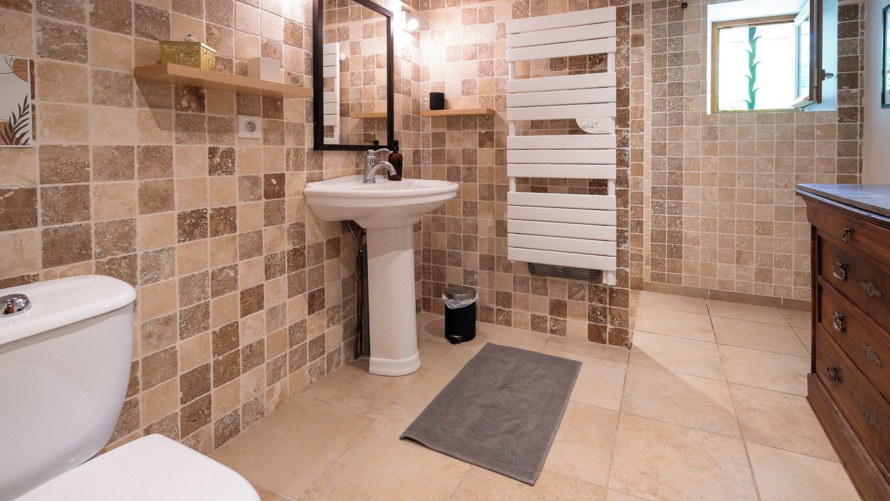Photo of Bathroom in Belveze