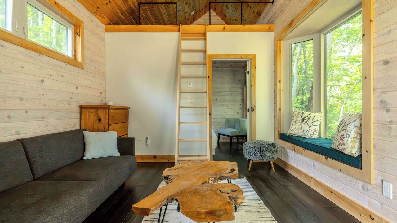 Photo of Livingroom in Frontenac