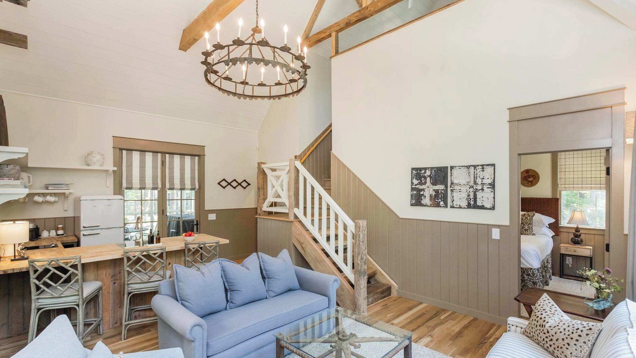 Photo of Livingroom in McEwen