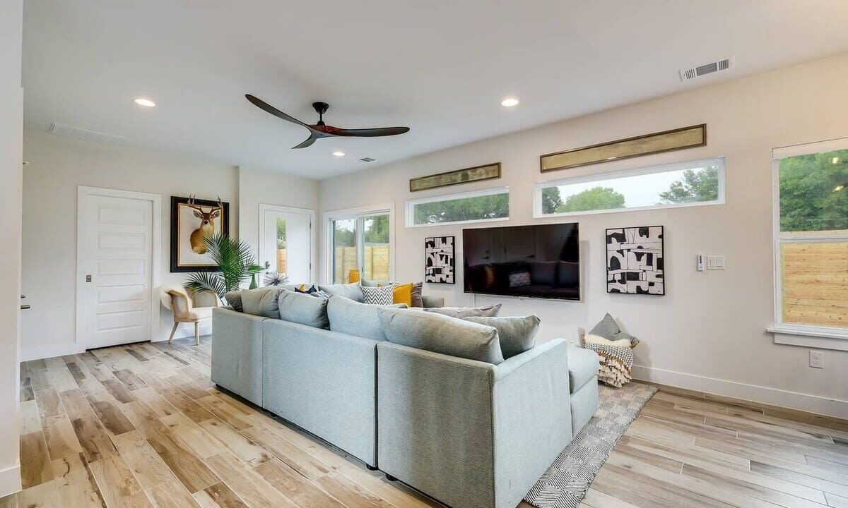 Photo of Livingroom in East MLK