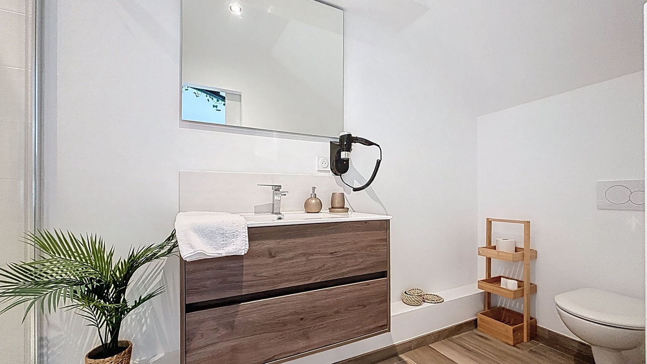 Photo of Bathroom in Landean