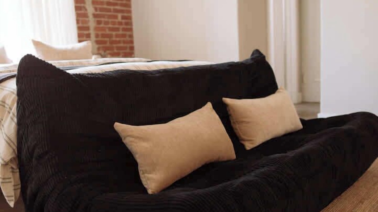 Photo of Bedroom in East Hollywood
